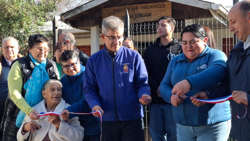 💡 ¡Espacios comunitarios más seguros y mejor iluminados para nuestra comuna! 🔌✨